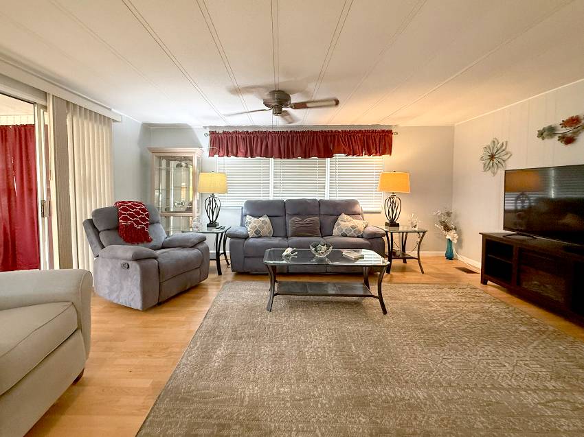 36 Kingsport Ave a Palmetto, FL Mobile or Manufactured Home for Sale